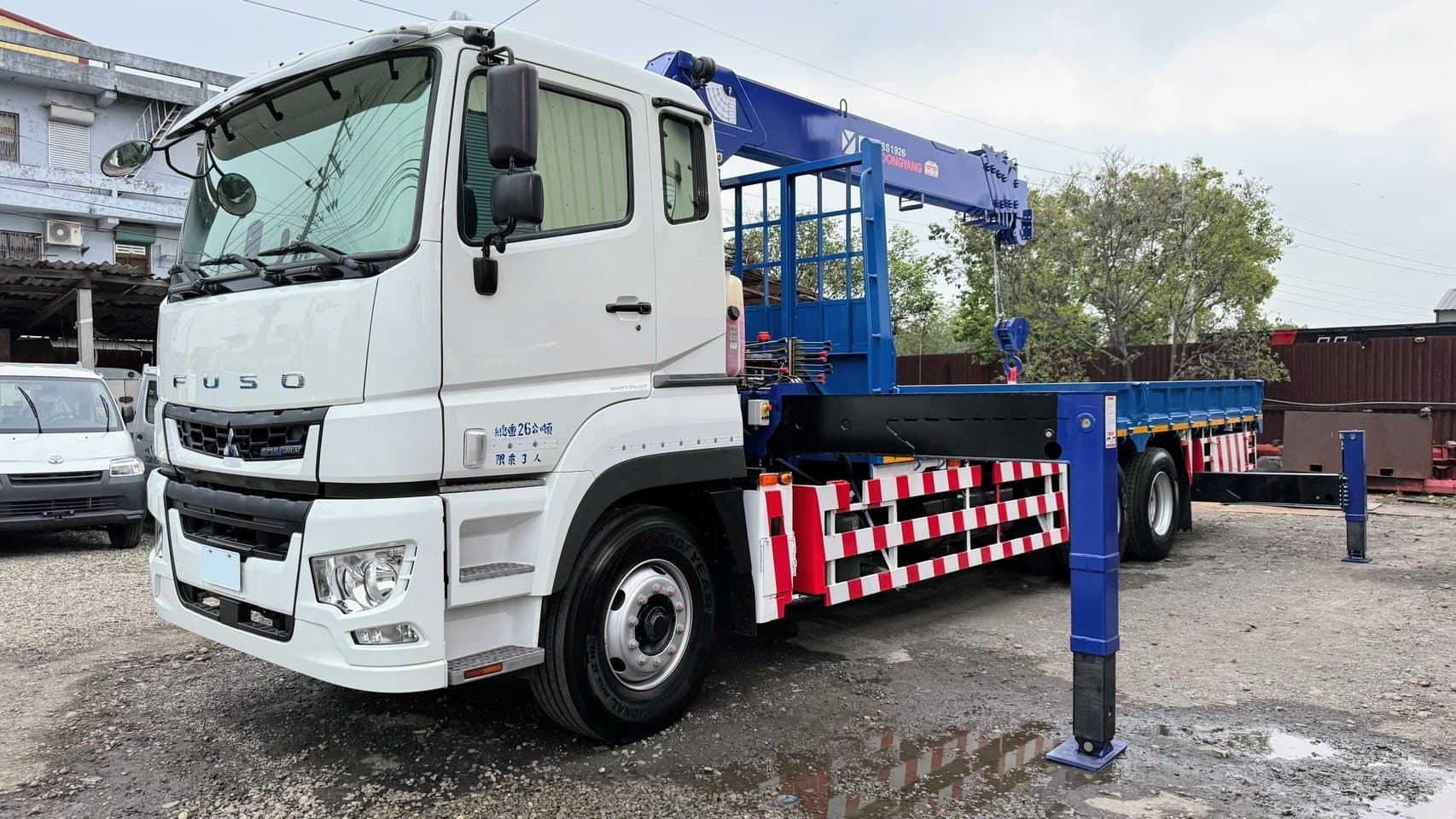 [已售出]大貨車附加吊桿[26噸][FUSO][2024]吊卡車