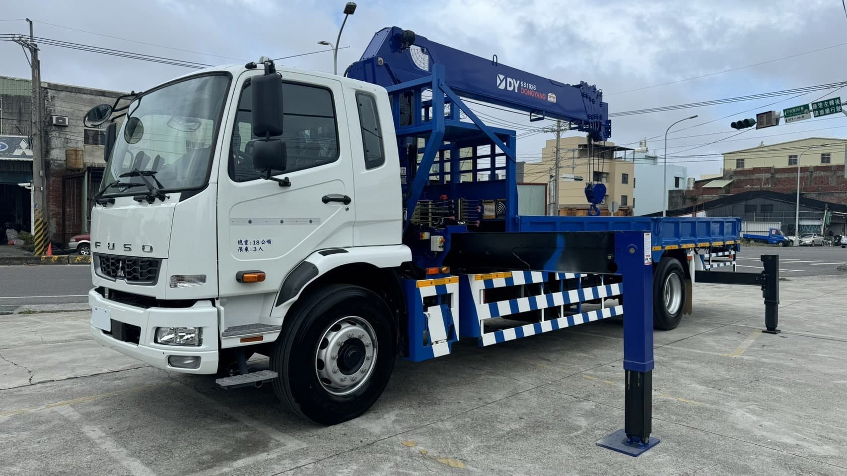 [出售中]大貨車附加吊桿[18噸][FUSO][2025]吊卡車