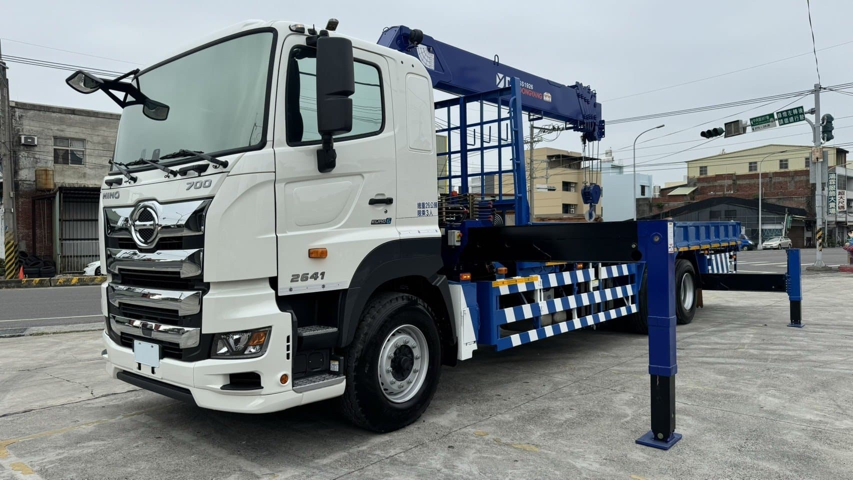 [出售中]大貨車附加吊桿[26噸][HINO][2024]吊卡車
