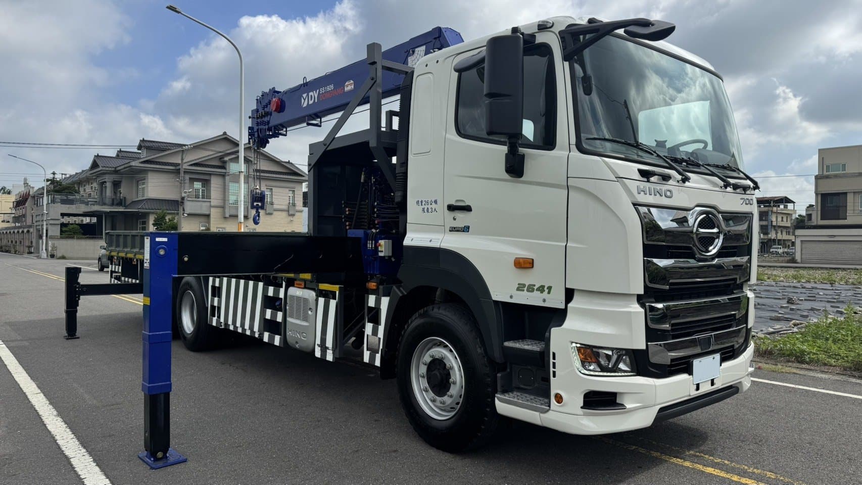 [出售中]大貨車附加吊桿[26噸][HINO][2026]吊卡車