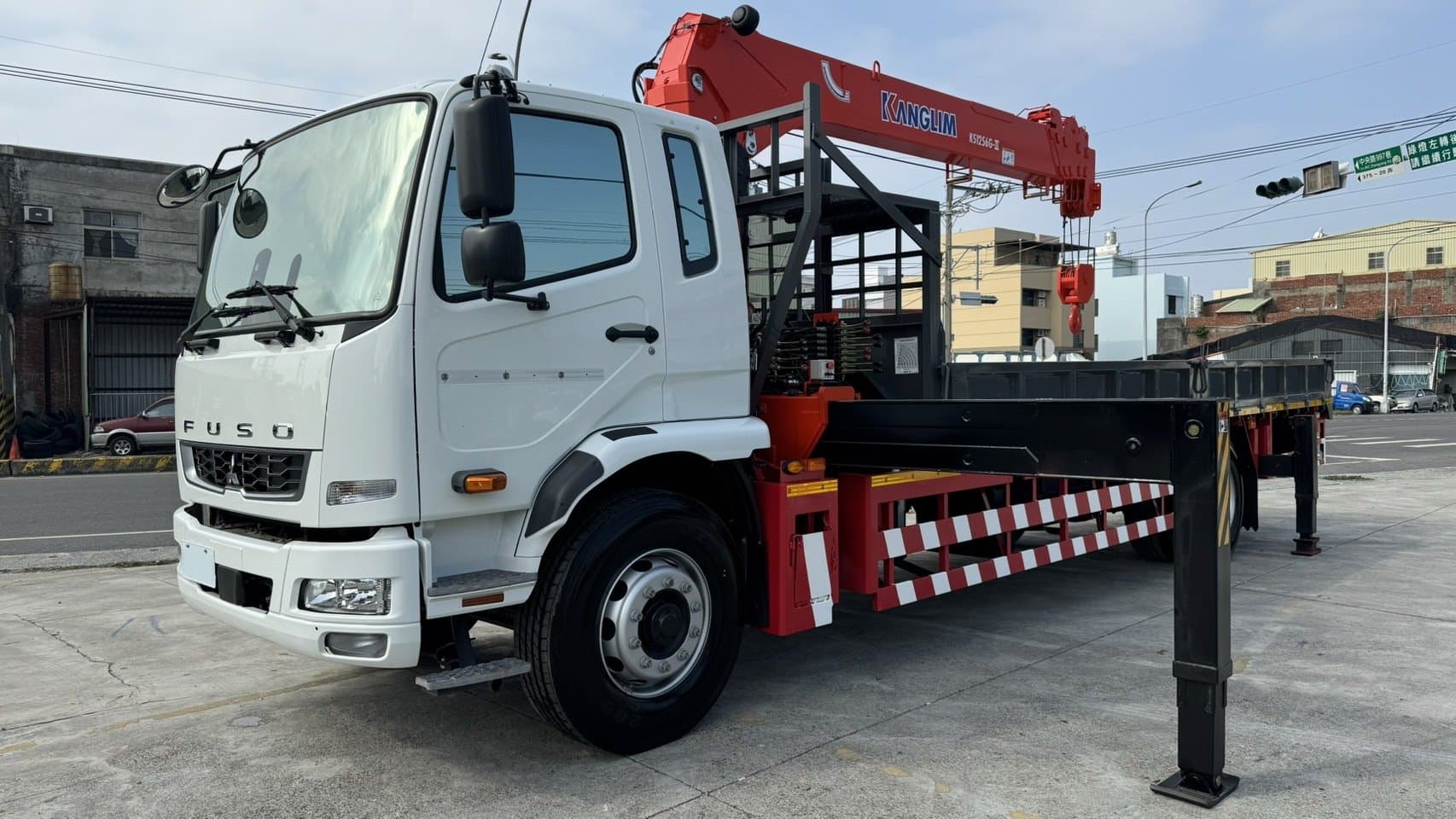 [出售中]大貨車附加吊桿[18噸][FUSO][2024]吊卡車