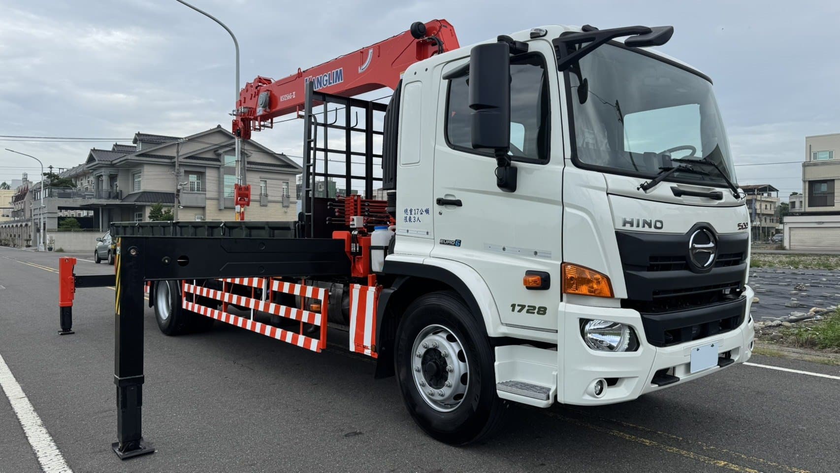 [出售中]大貨車附加吊桿[17噸][HINO][2026]吊卡車